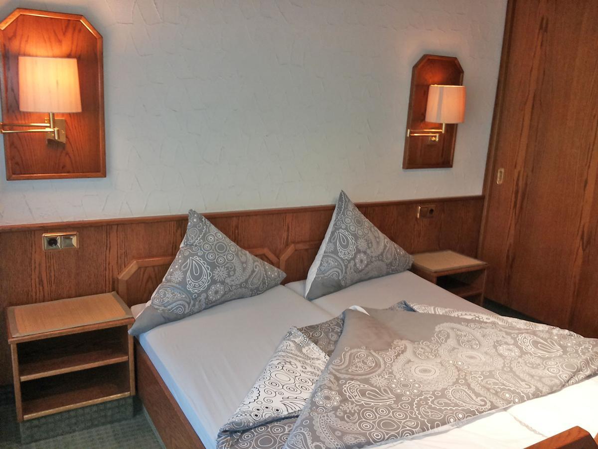 Weigands Hotel Peter Reinhardshagen Rum bild